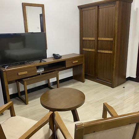 Home Station Hotel Mascate Esterno foto