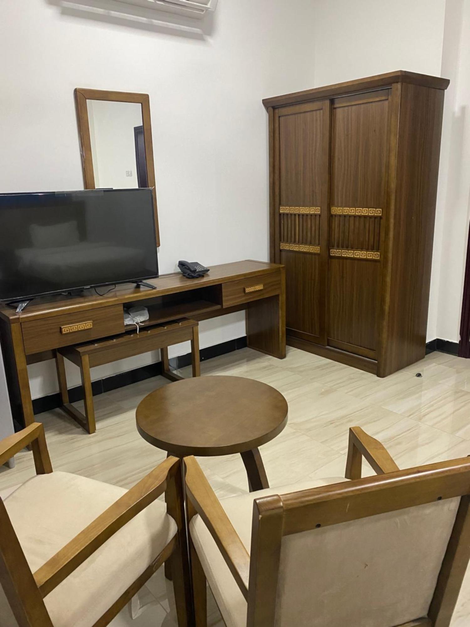Home Station Hotel Mascate Esterno foto