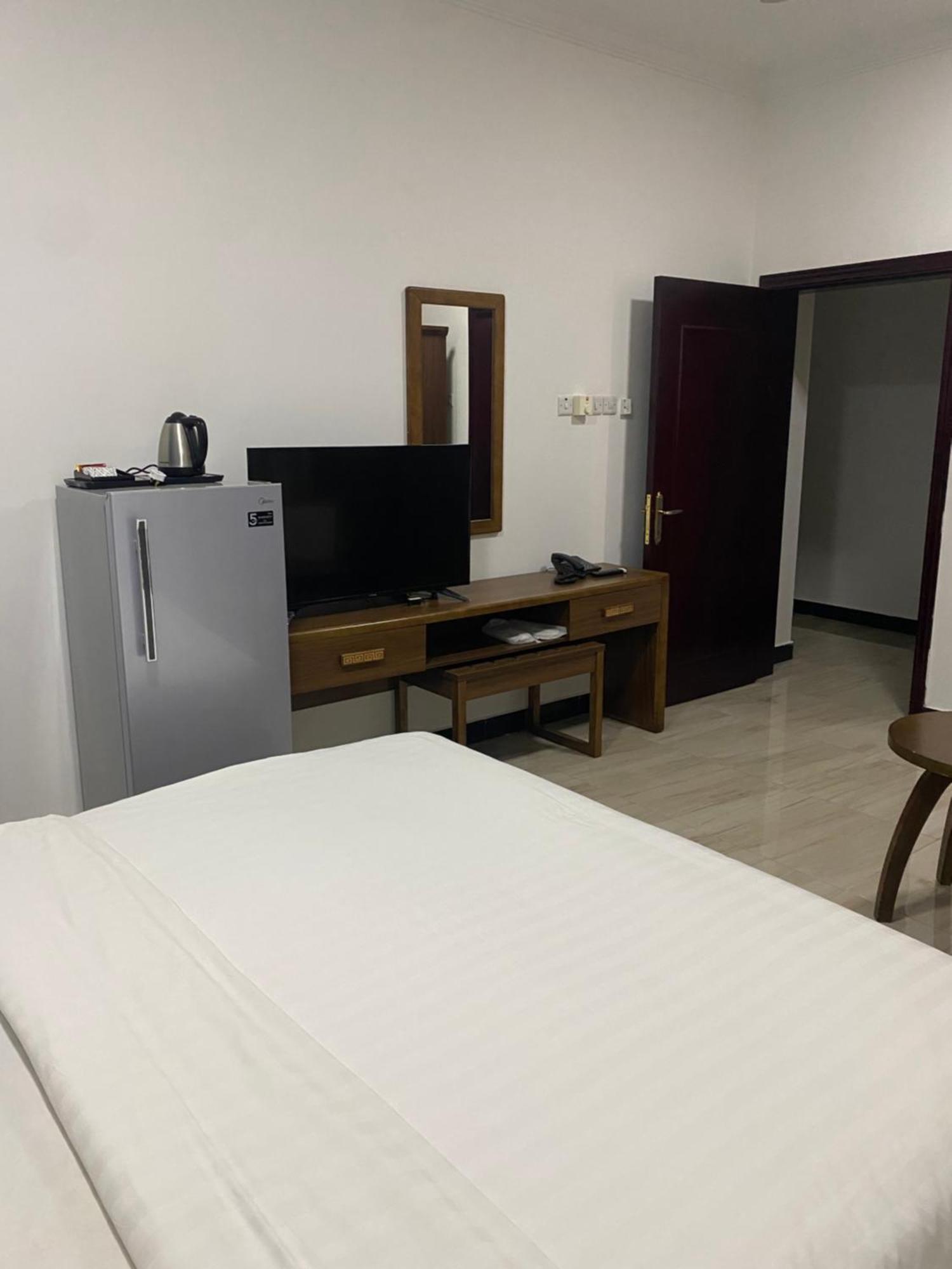 Home Station Hotel Mascate Esterno foto
